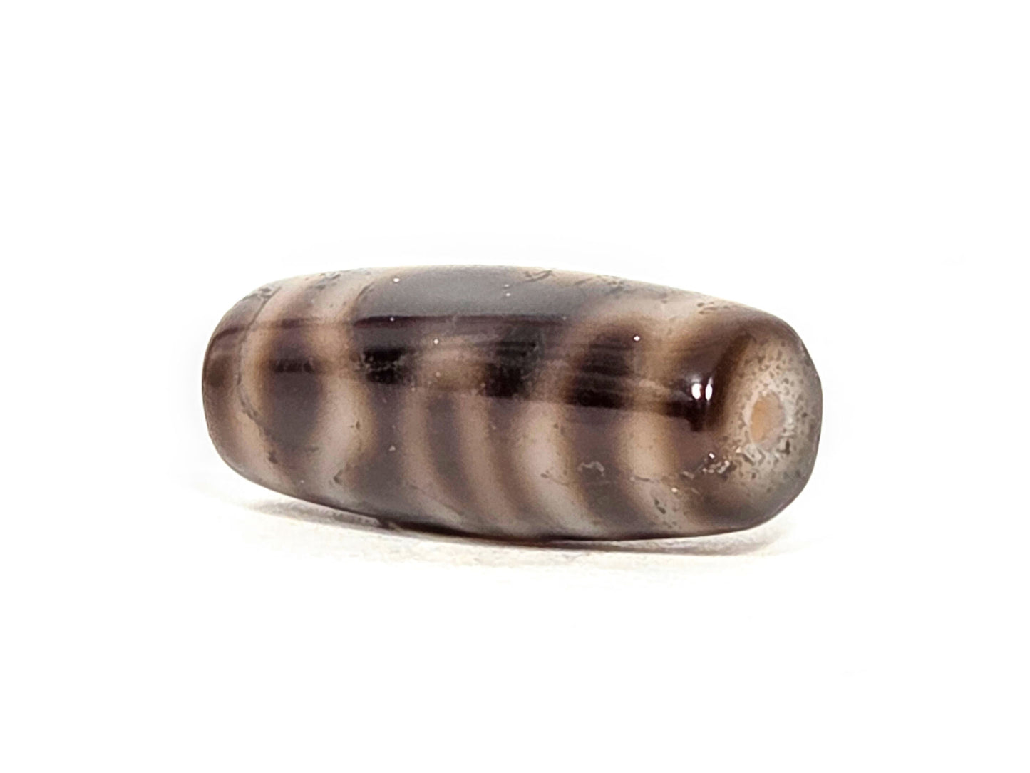 N-FA-071126-4ACT end view one, rounded end cap, small centred drill hole, crackle finish on end cap surface, unretouched