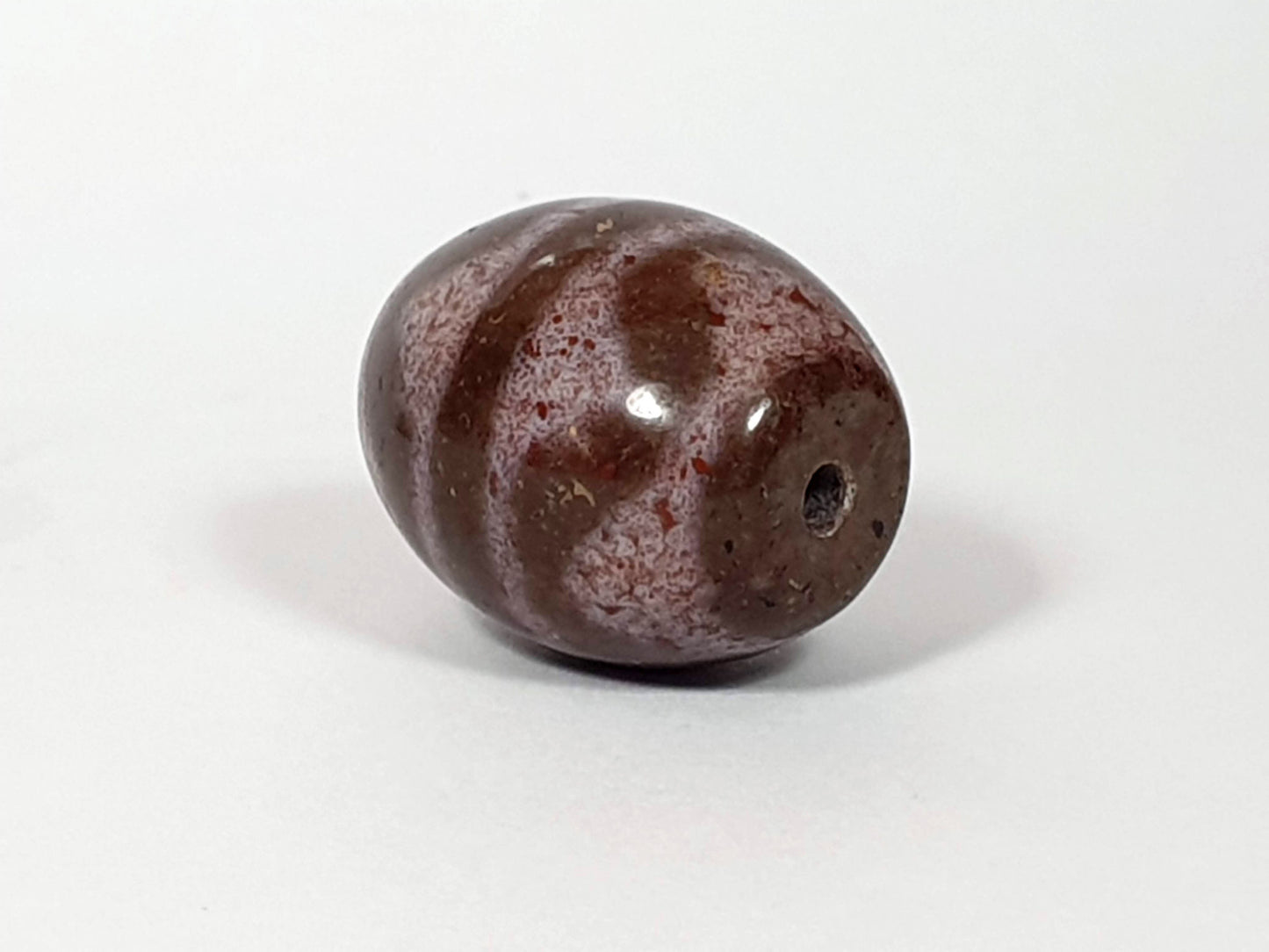 N-062926-TTBS2 Bead B, front face with drill hole, cream-lavender ground ovoid agate, tiger tooth motif, bloodspots, unretouched