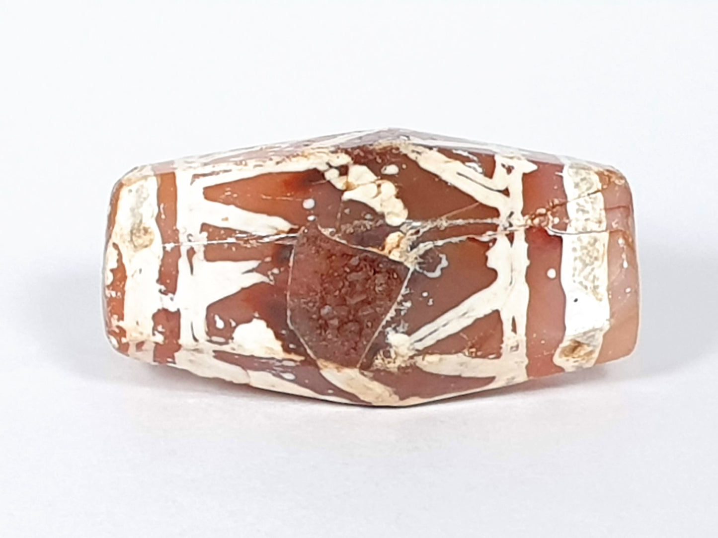 Ac-032320-LTT top face, triangular spall chip and hairline crack disclosed, terracotta-red ground, unretouched