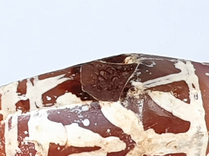 Ac-032320-LTT macro close-up, triangular spall fully disclosed, hairline crack, historic patinated damage, unretouched
