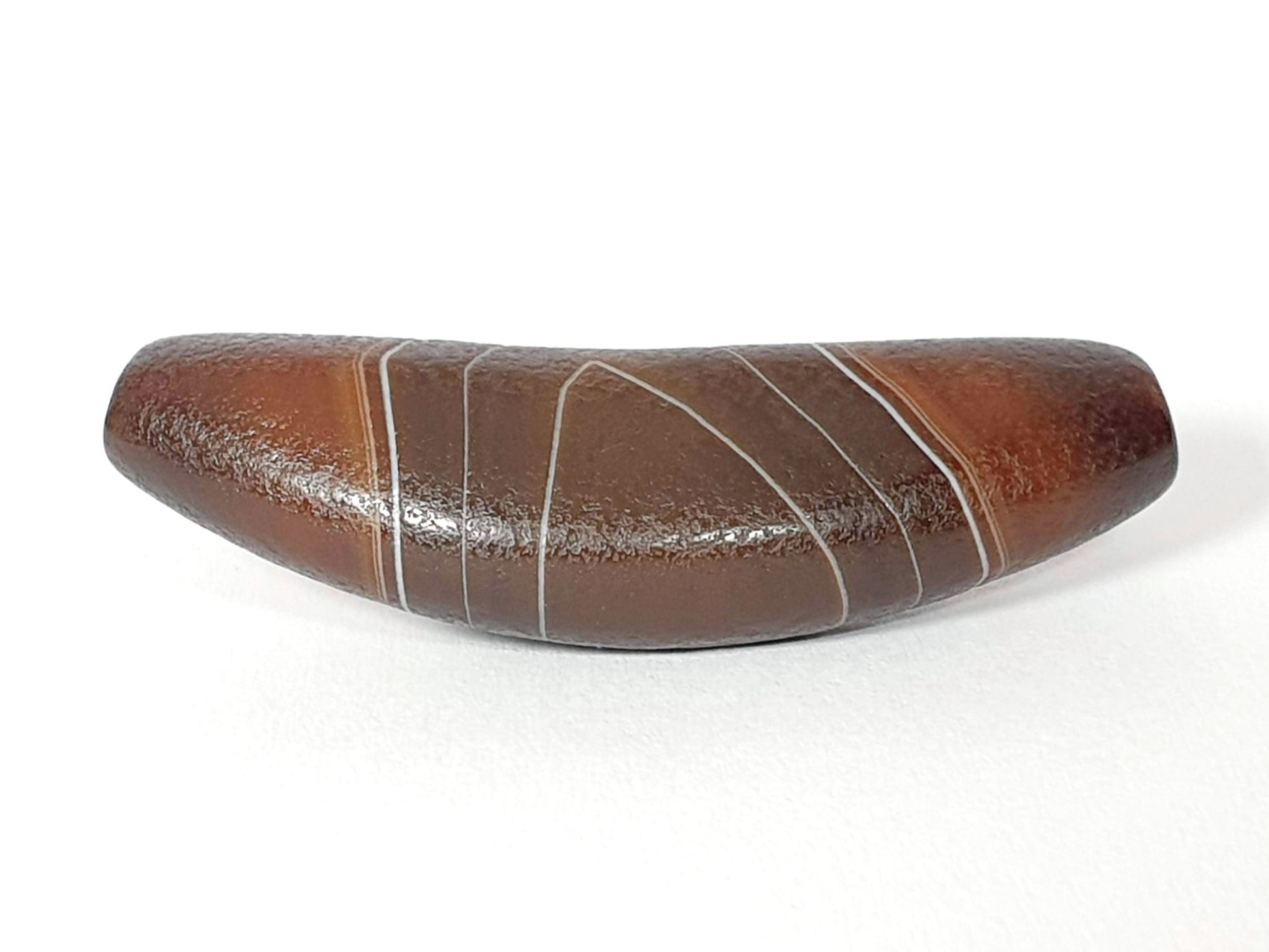 N-N-062126-BOW new bow shaped agate dzi, 55.2mm, unretouched 