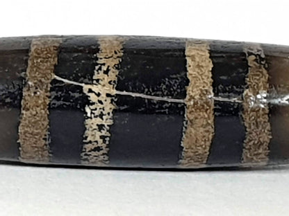 Ac-080620-7SChung SCRATCH DETAIL alternate angle: fine surface scratch across dark zone, etching intact, unretouched