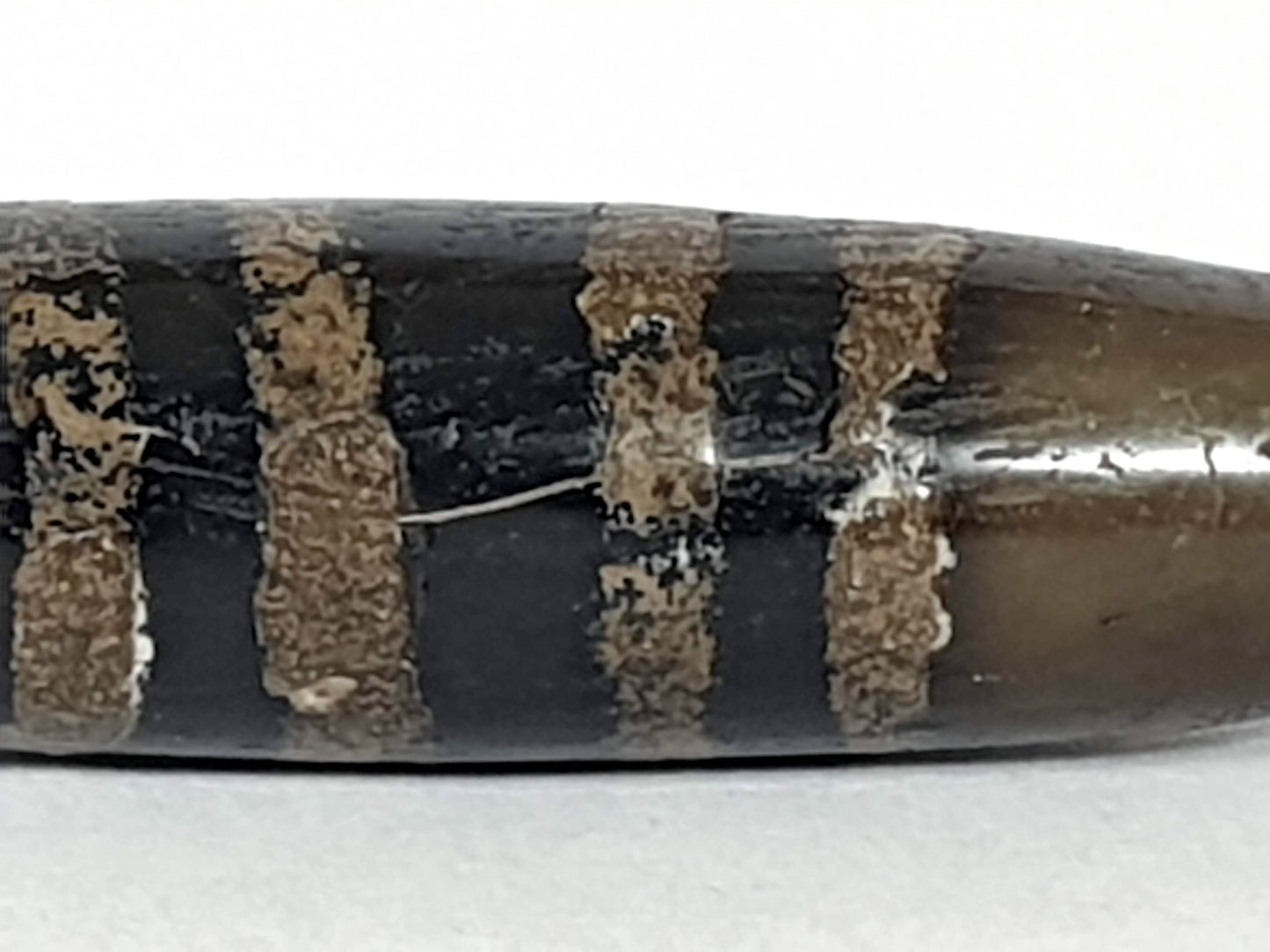 Ac-080620-7SChung SCRATCH DETAIL alternate angle: fine surface scratch across dark zone, etching intact, unretouched