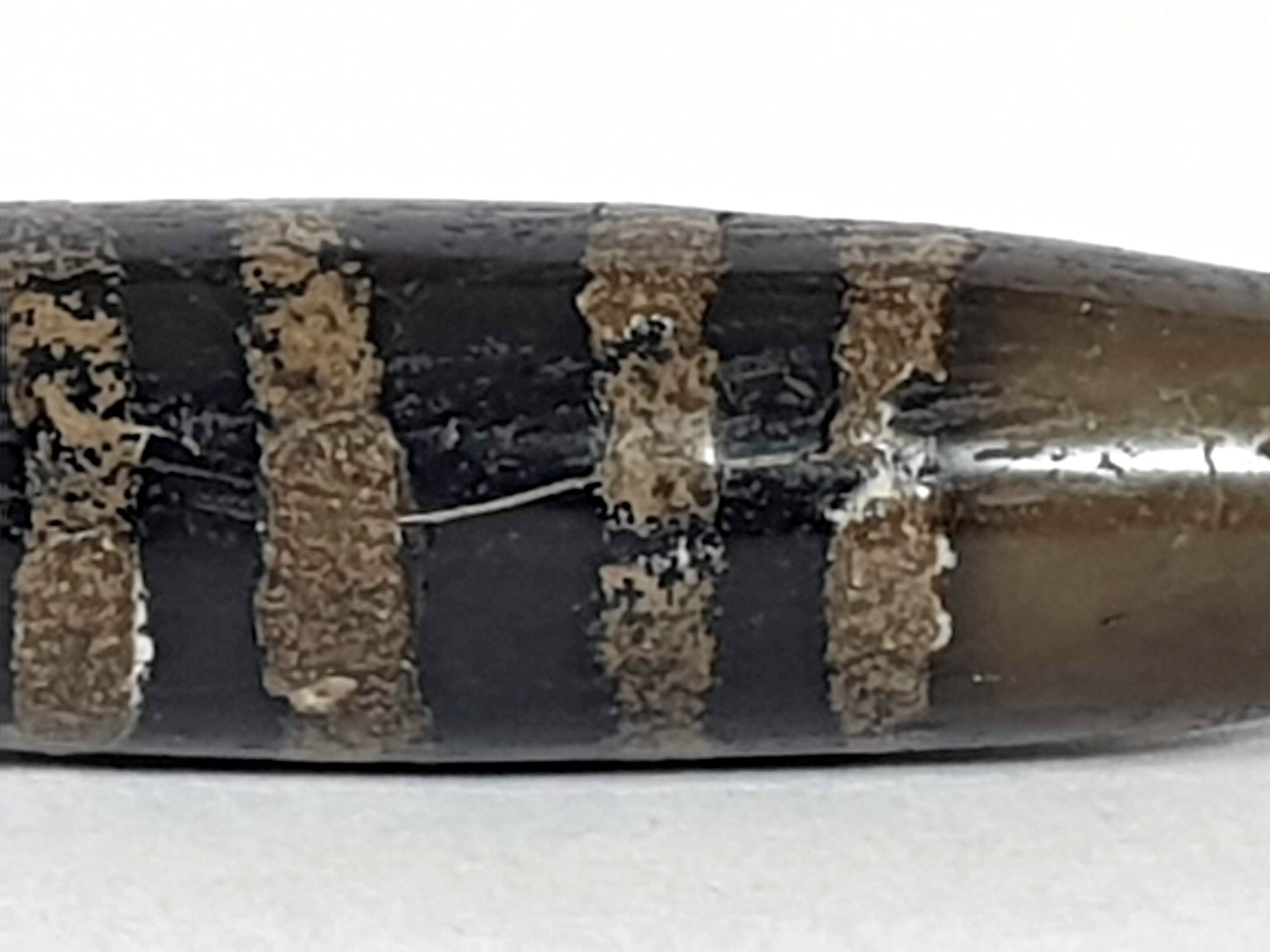 Ac-080620-7SChung SCRATCH DETAIL alternate angle: fine surface scratch across dark zone, etching intact, unretouched
