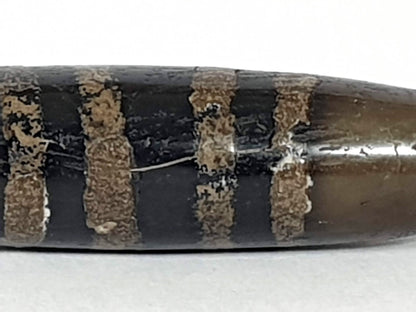 Ac-080620-7SChung SCRATCH DETAIL alternate angle: fine surface scratch across dark zone, etching intact, unretouched