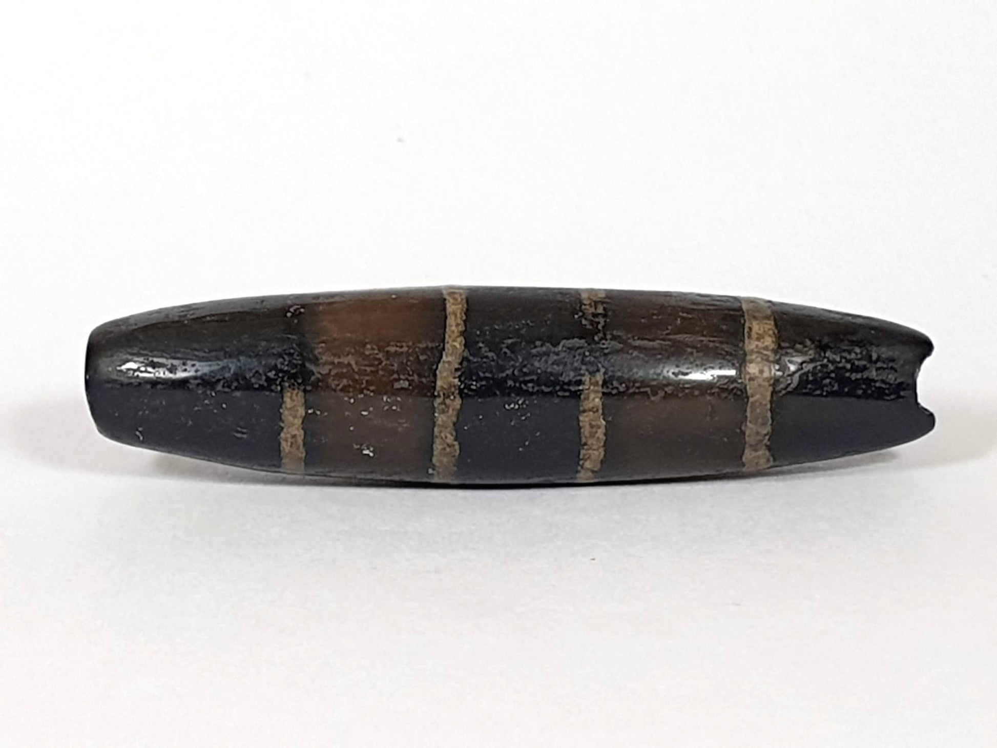 Ac-081020-7SChung ancient seven stripe Chung dzi, 49.4×11.9mm, Face A, golden-tan bands, near-pitch-black, unretouched