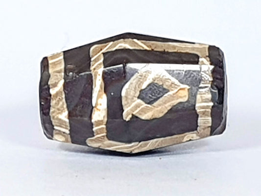 At-120120-2E7, antique octagonal two eye dzi, 21.8×12.1×14.4mm, deep dark-brown agate, raised cream etching, unretouched