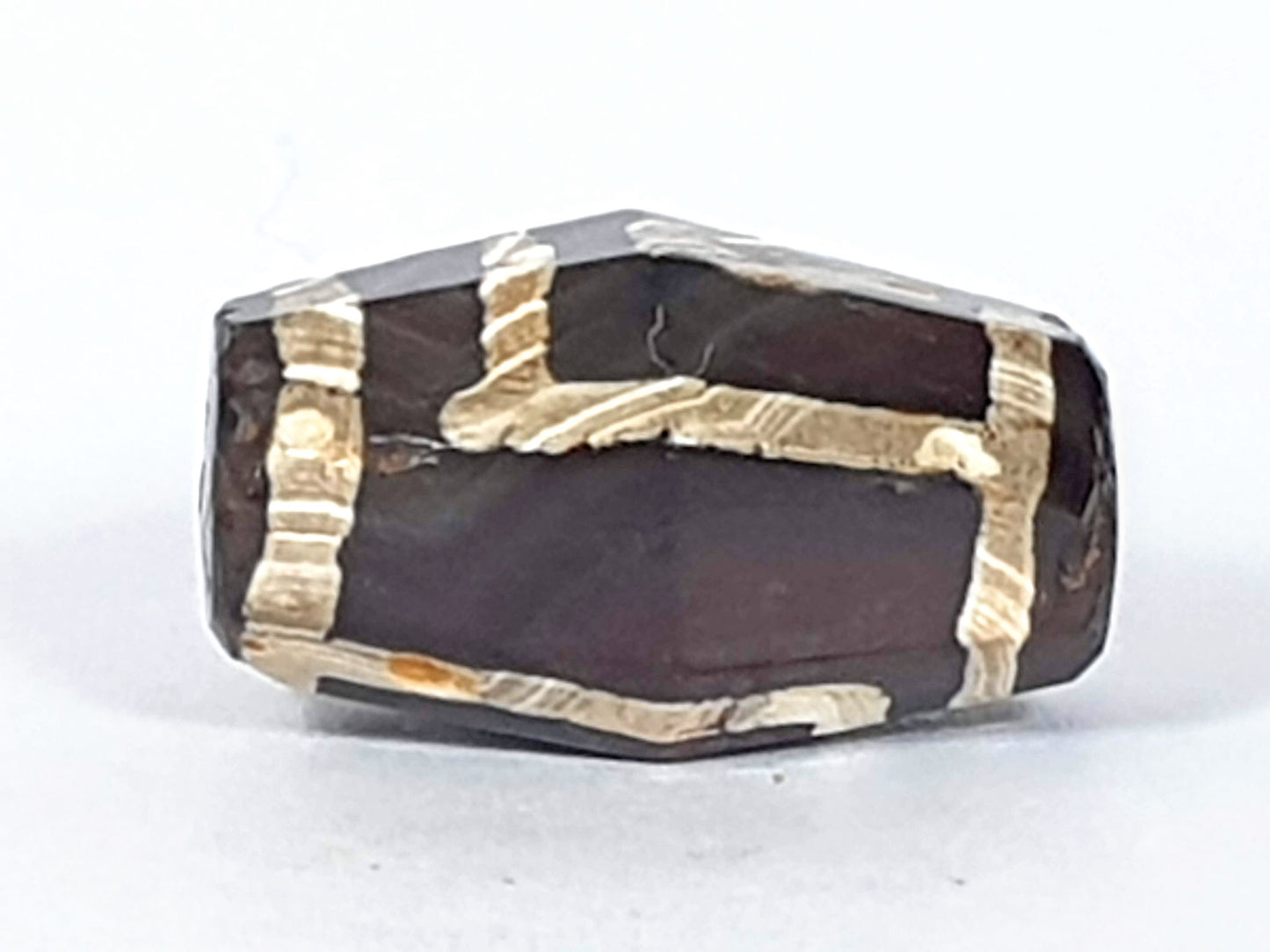 At-120120-2E7, Face B connector frame motif, raised cream lines on deep dark-brown octagonal agate, unretouched