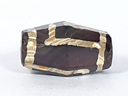 At-120120-2E7, Face B connector frame motif, raised cream lines on deep dark-brown octagonal agate, unretouched