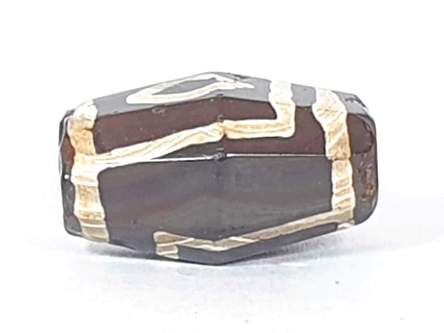 At-120120-2E7, Face D connector face, octagonal barrel form clearly visible, raised cream bracket lines, unretouched