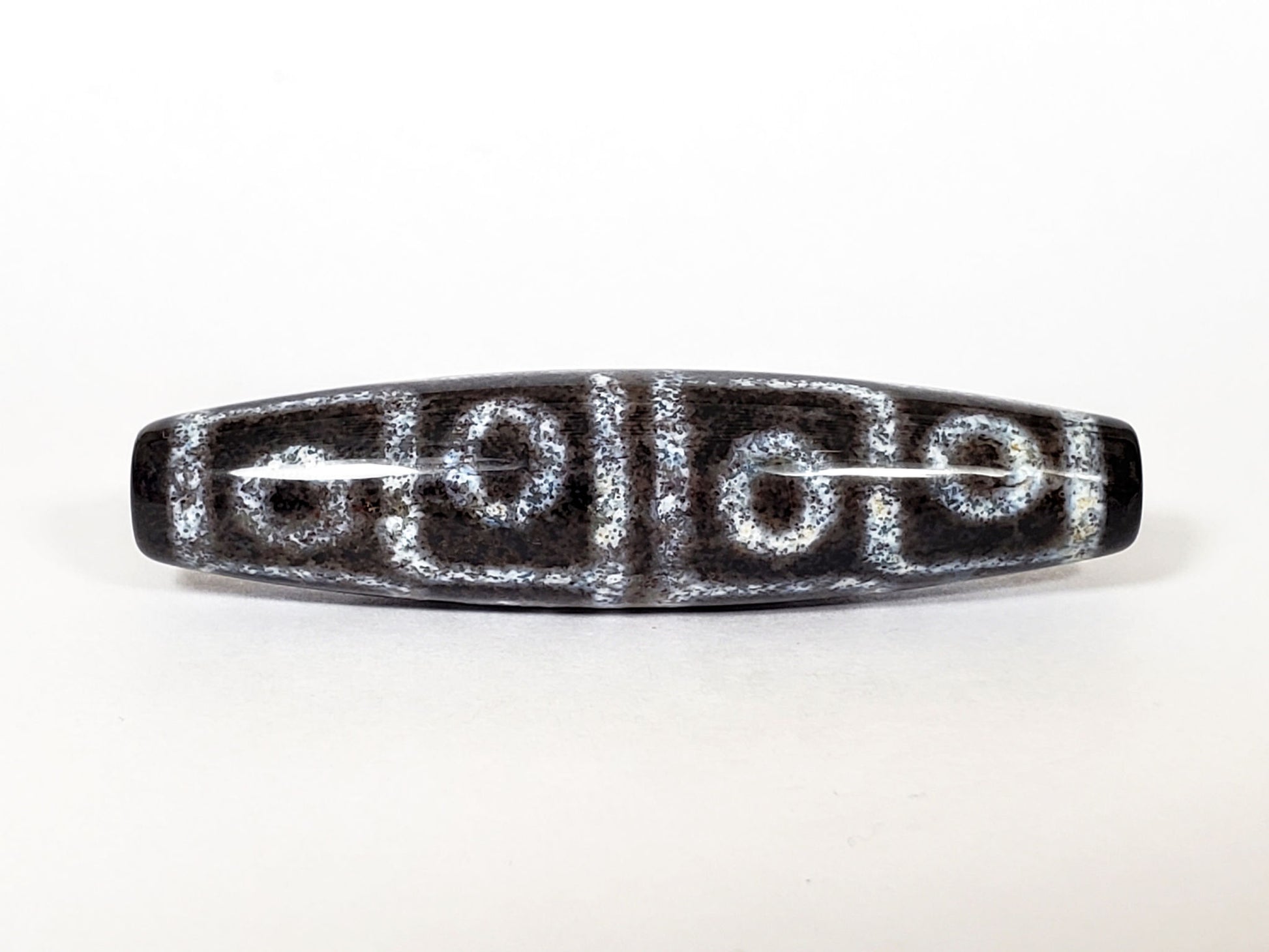 N-062126-12E-2 dzi bead, straight side profile, twelve ring eyes visible, unretouched