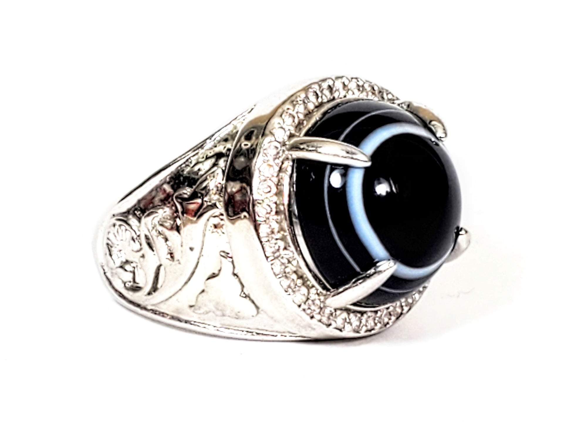 R-060626-LM Luk Mik dzi ring, 13.7mm pitch-black bead, blue-grey stripe, CZ halo, dragon shank, unretouched
