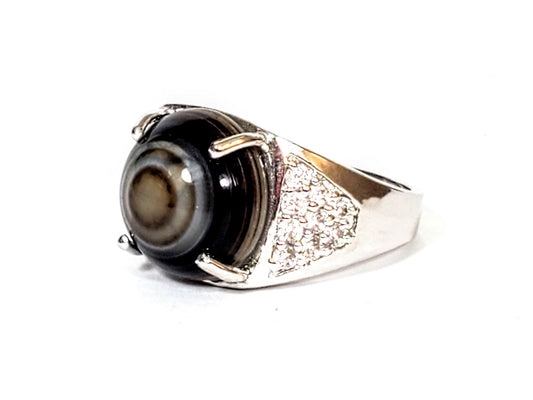 R-060626-LM2 Luk Mik dzi ring front, nested concentric bands, four-claw bezel, triangle CZ panels, unretouched