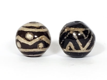 V-FA-062526-TSWS-TT Bead A tiger stripe wave star, Bead B tiger tooth wave, side view, black ground, sandy-cream, unretouched