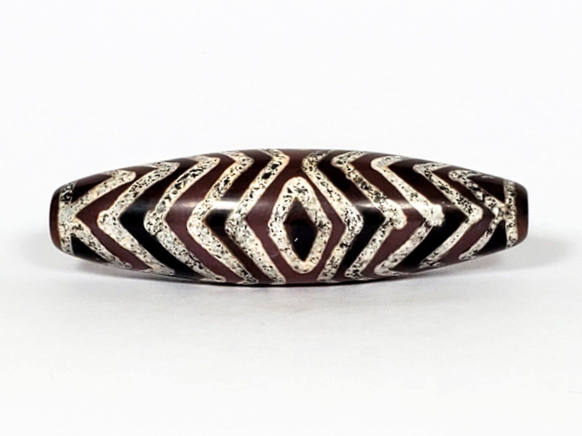 At-071322-3ETT antique carnelian dzi, Face B, mineralised diamond eye, full chevron field, chocolate-brown, unretouched