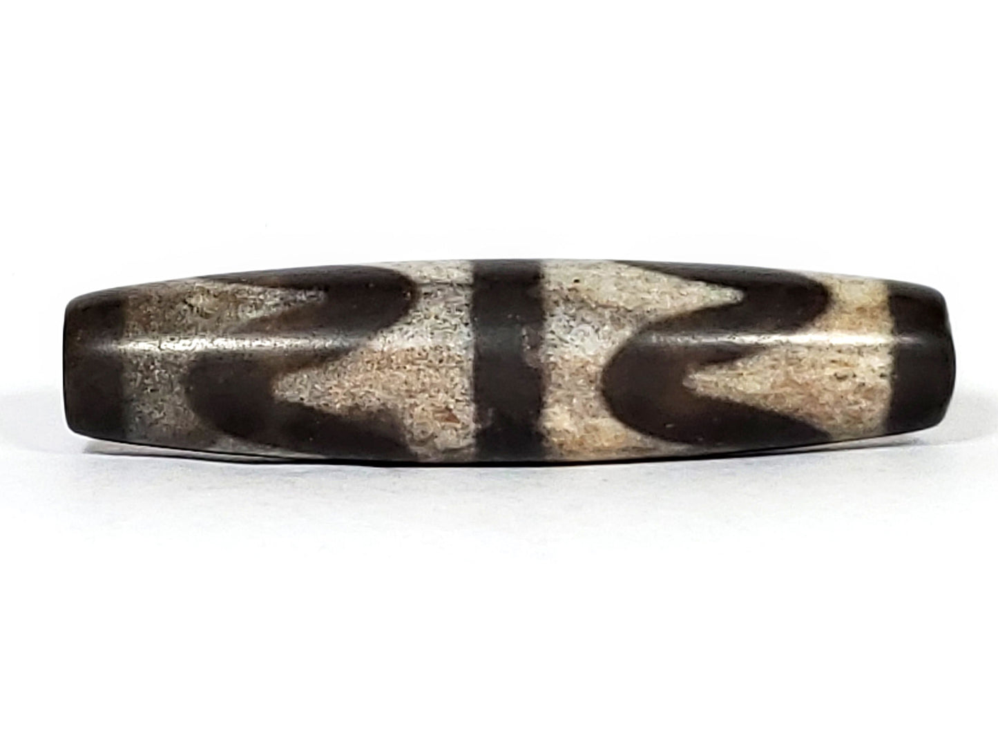 N-062226-DW2, face A close, open wave arc sandy-beige field on very dark brown ground, central bar, unretouched