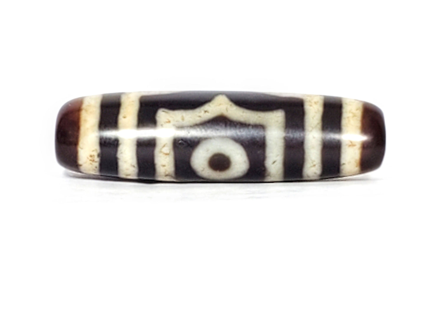 V-070226-3E dzi bead, single eye face with angular border, dark brown ground, unretouched.