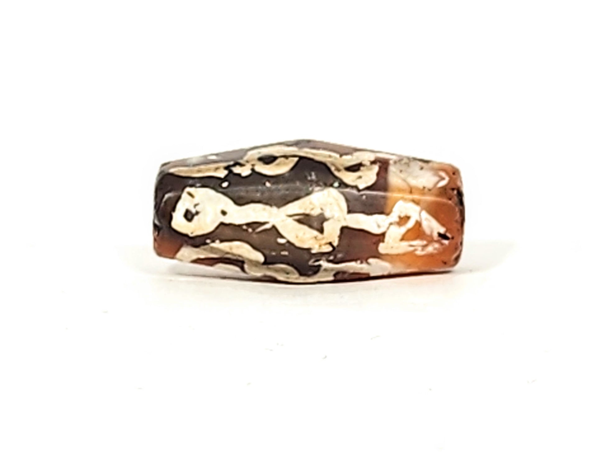Ac-032425-LK face B, heavy surface deposits over links motif, warm carnelian banding at end, octagonal, unretouched