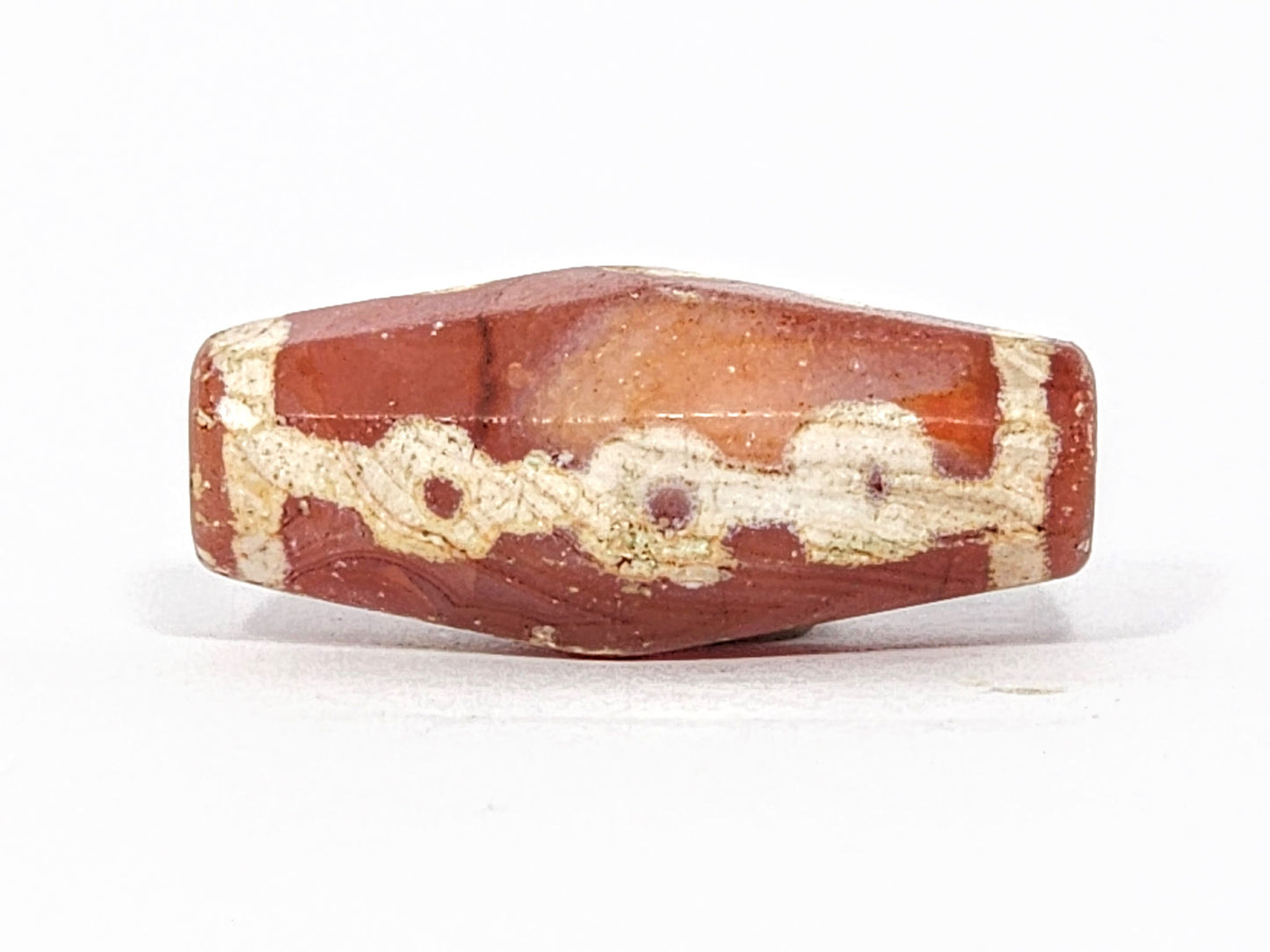 Ac-050725-LKBS face B, octagonal facets visible, orange carnelian banding, links motif, surface crack, unretouched