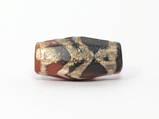 Ac-061126-TSTT face A, 26.5×13.5mm bicolour carnelian, terracotta-red grey-black, crossing diamond motif, unretouched