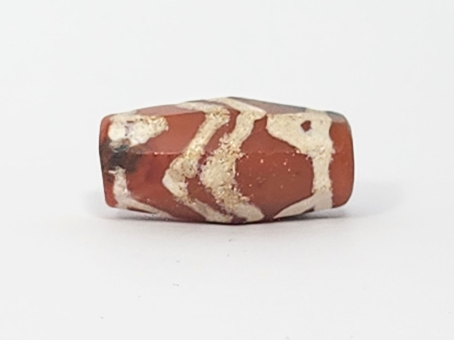 Ac-061126-TSTT face C, tiger tooth open-V forms, warm terracotta carnelian, grey-black edge zone, unretouched
