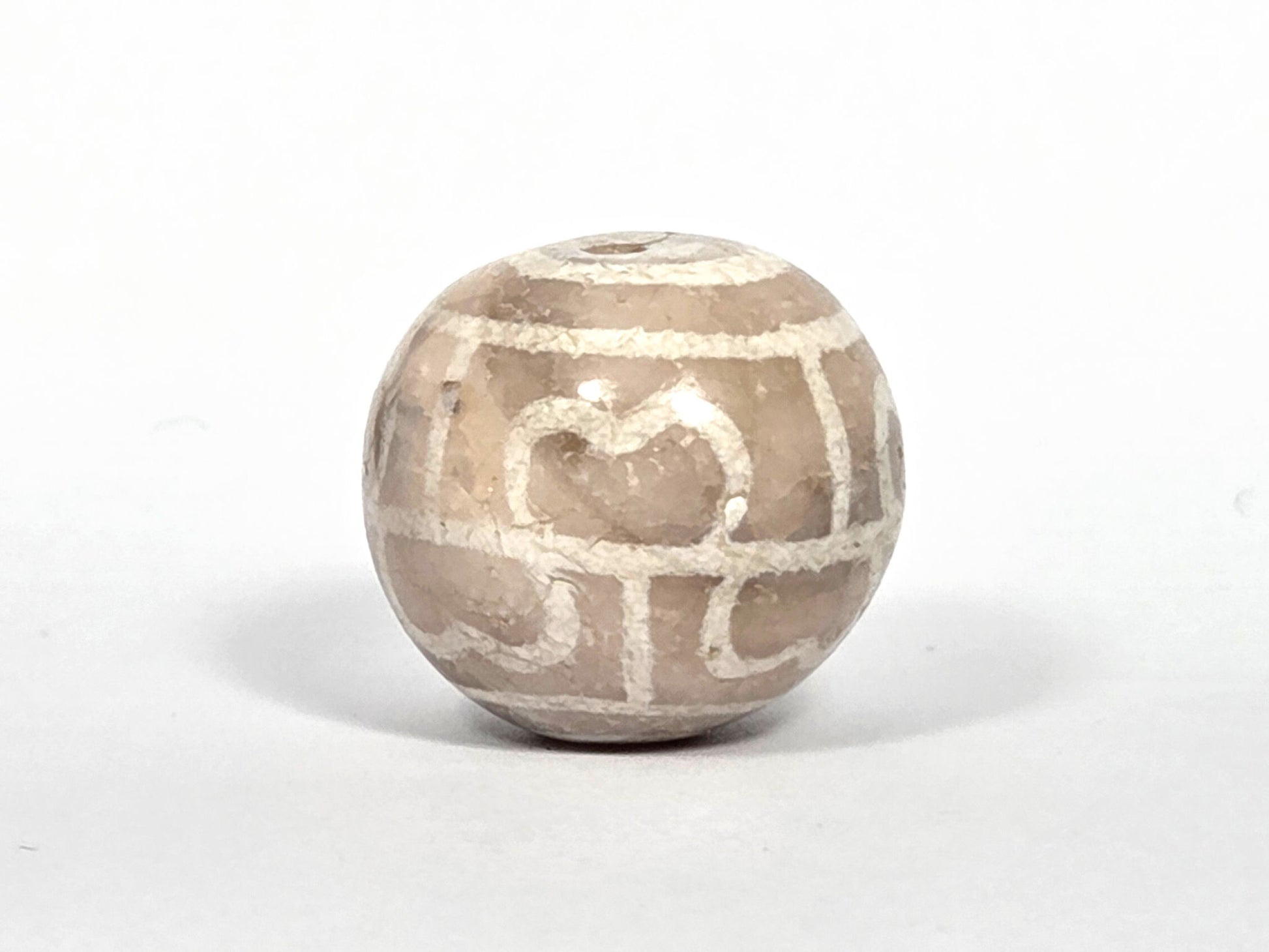 Ac-082326-8EL ancient round eight eye lotus dzi white agate equatorial rotation 2 lotus cell detail unretouched