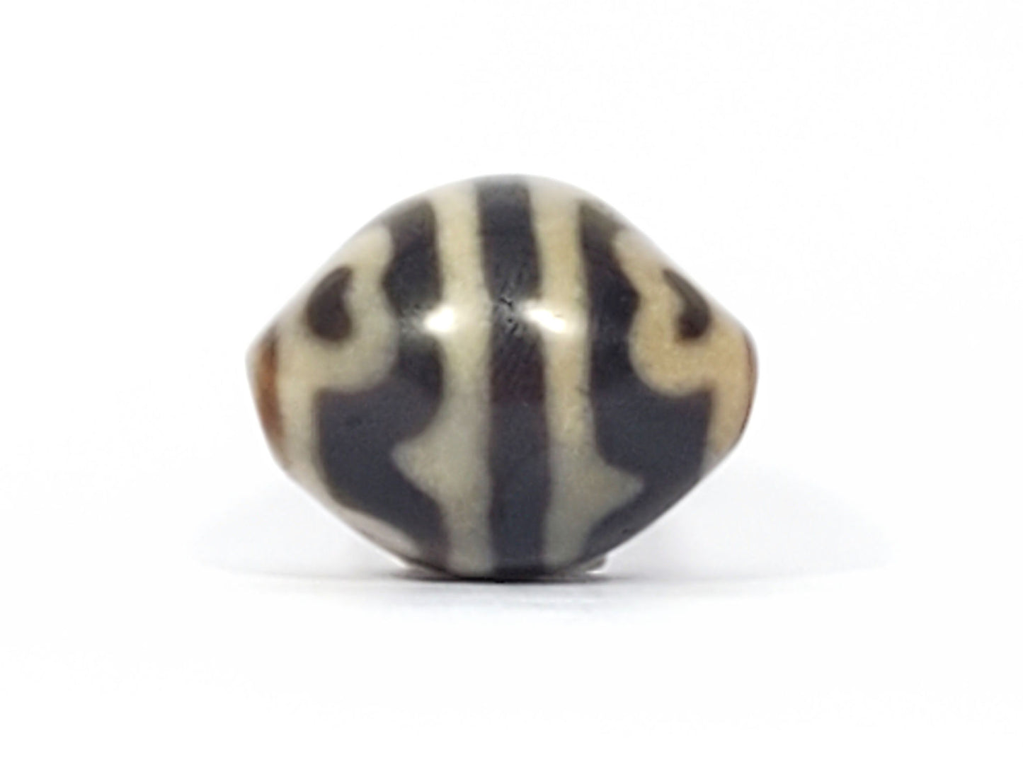 At-061826-RTTL Face A reversed, tiger tooth C-chevrons, natural agate pinhole disclosed upper left, unretouched