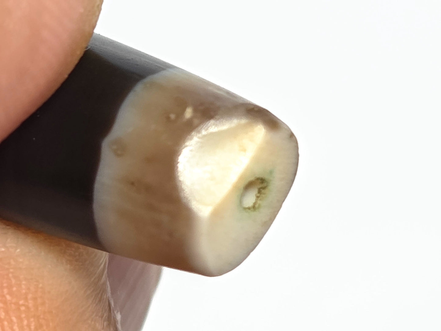 Ac-061526-1SBW, right end cap macro, medicine dig percussive damage and blue-green burial ring at drill hole, unretouched