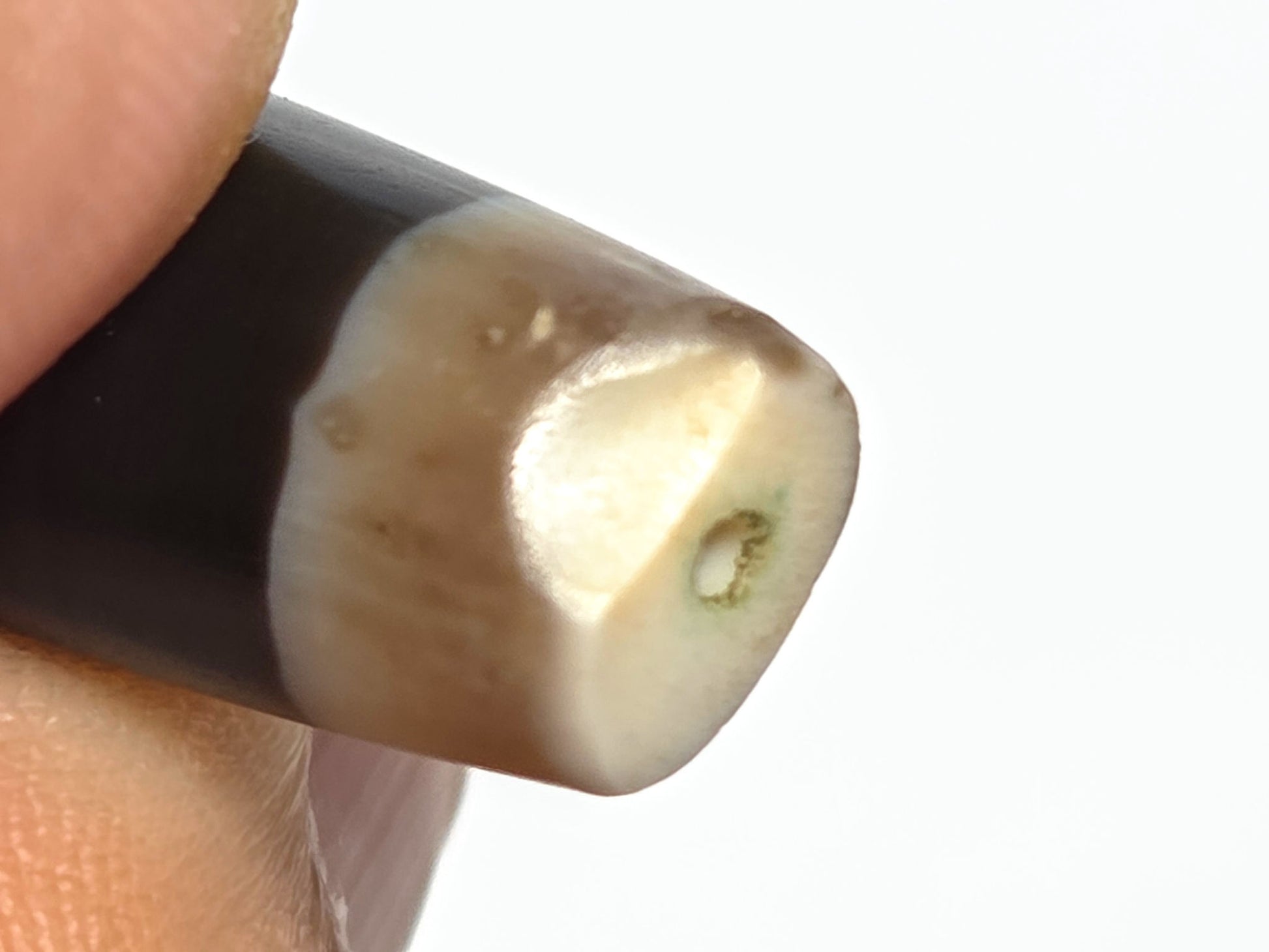 Ac-061526-1SBW, right end cap macro, medicine dig percussive damage and blue-green burial ring at drill hole, unretouched
