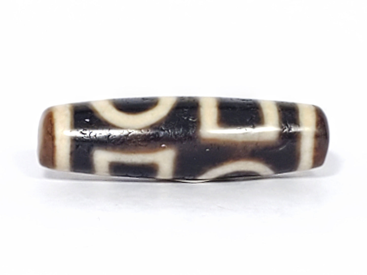 Ac-052523-DHE Face B, oval and rectangle in cross-section as arched and horizontal bars, pitch-black ground, unretouched