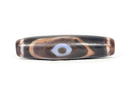 Ac-030525-3E Face B, single third eye with distinctive pale blue-grey inner zone, pitch-black ground, unretouched