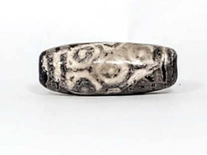 Ac-071026-12EL ancient twelve eye lotus dzi pitch-black agate face D eye lotus rings legible under calcification unretouched