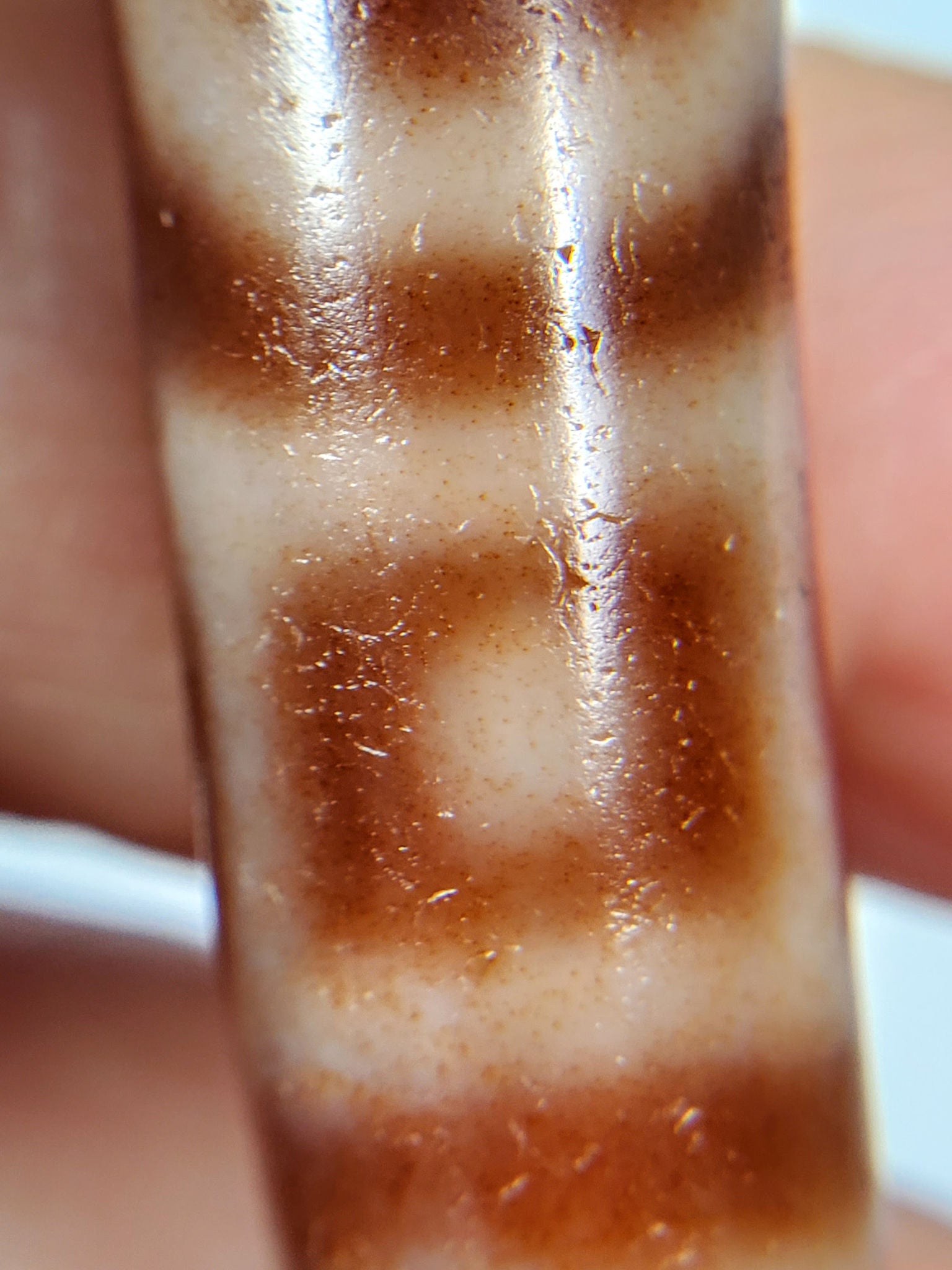 At-102324-DHGE macro gate frame warm cream lines chocolate-brown agate cinnabar unretouched