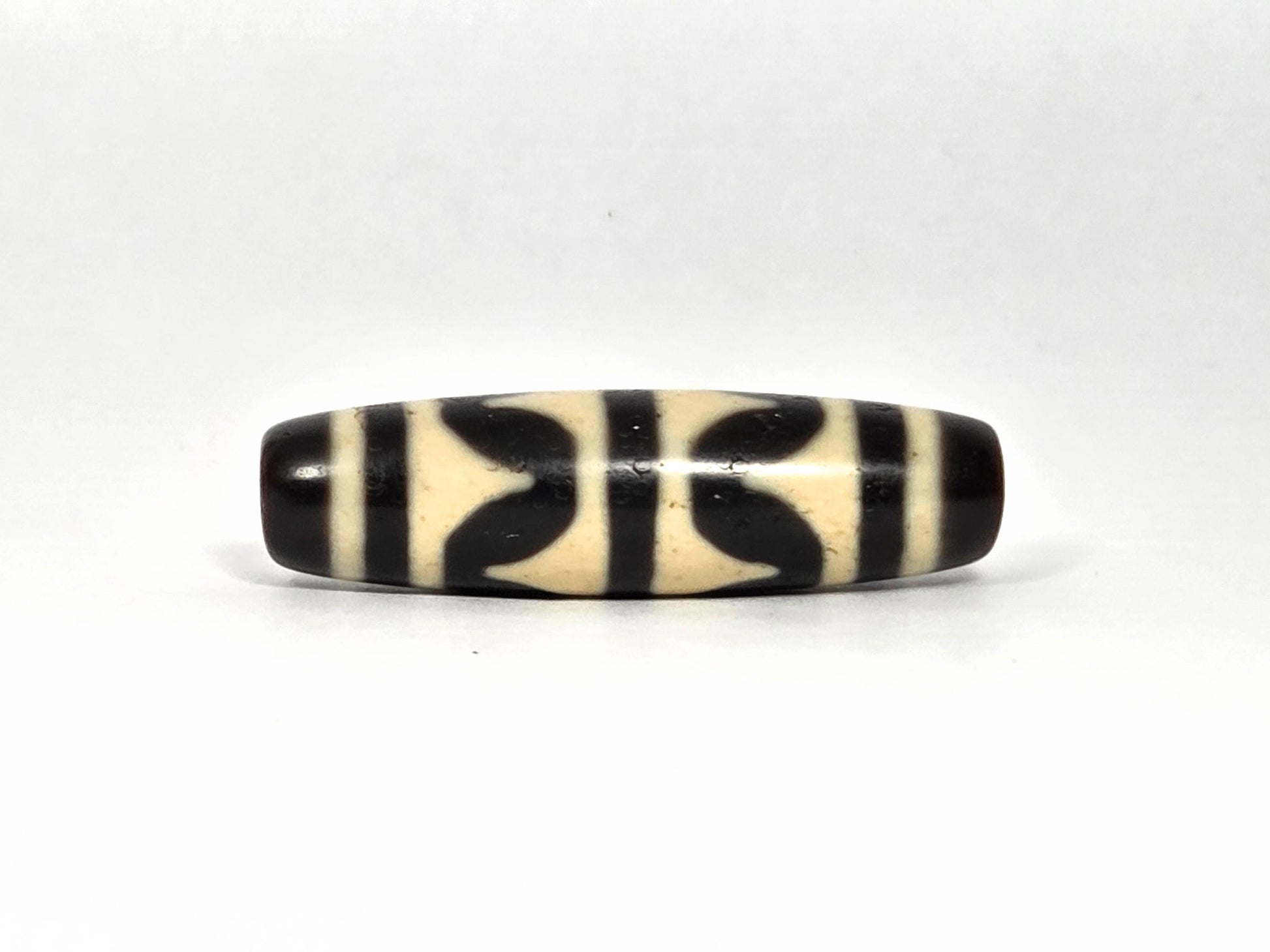 At-090226-DW9 antique double wave dzi dark brown black agate face B wave composition, unretouched