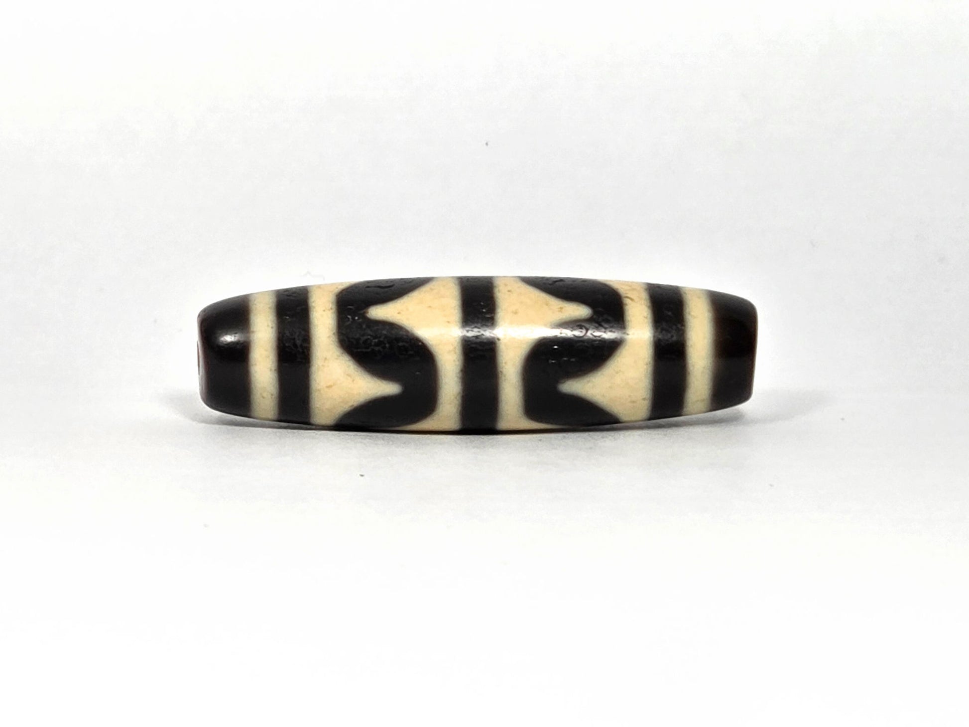 At-090226-DW8 antique double wave dzi cream black agate third rotation narrow profile, unretouched