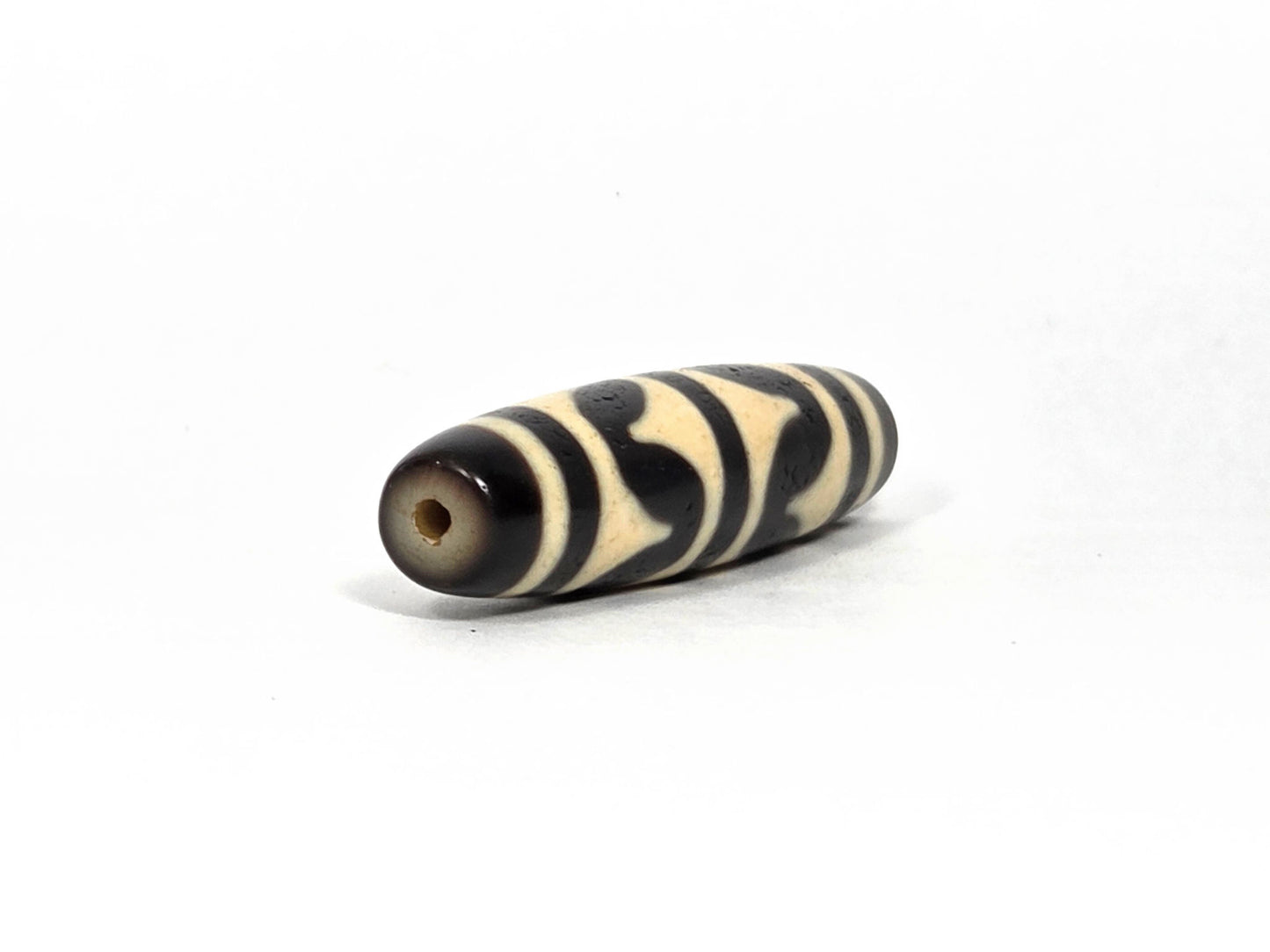 At-090226-DW9 antique double wave dzi dark brown black agate angled opposite drill end detail, unretouched