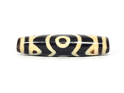 At-061926-3ETT Face A, closed ring eye, tiger tooth chevrons, pitch-black agate, 46.2×12.9mm, unretouched