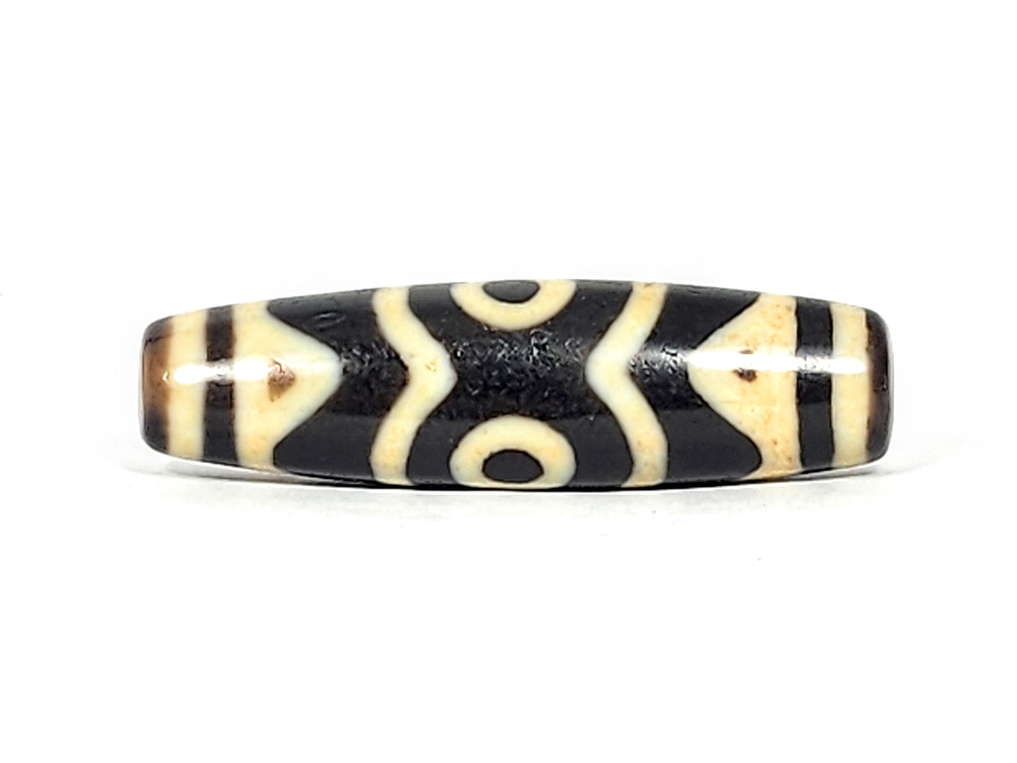 At-061926-3ETT connector face, tiger tooth X-chevron composition, no eye, pitch-black agate, unretouched