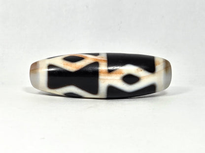 At-062126-6DE dzi bead, opposite side profile, full diamond eye sequence, unretouched