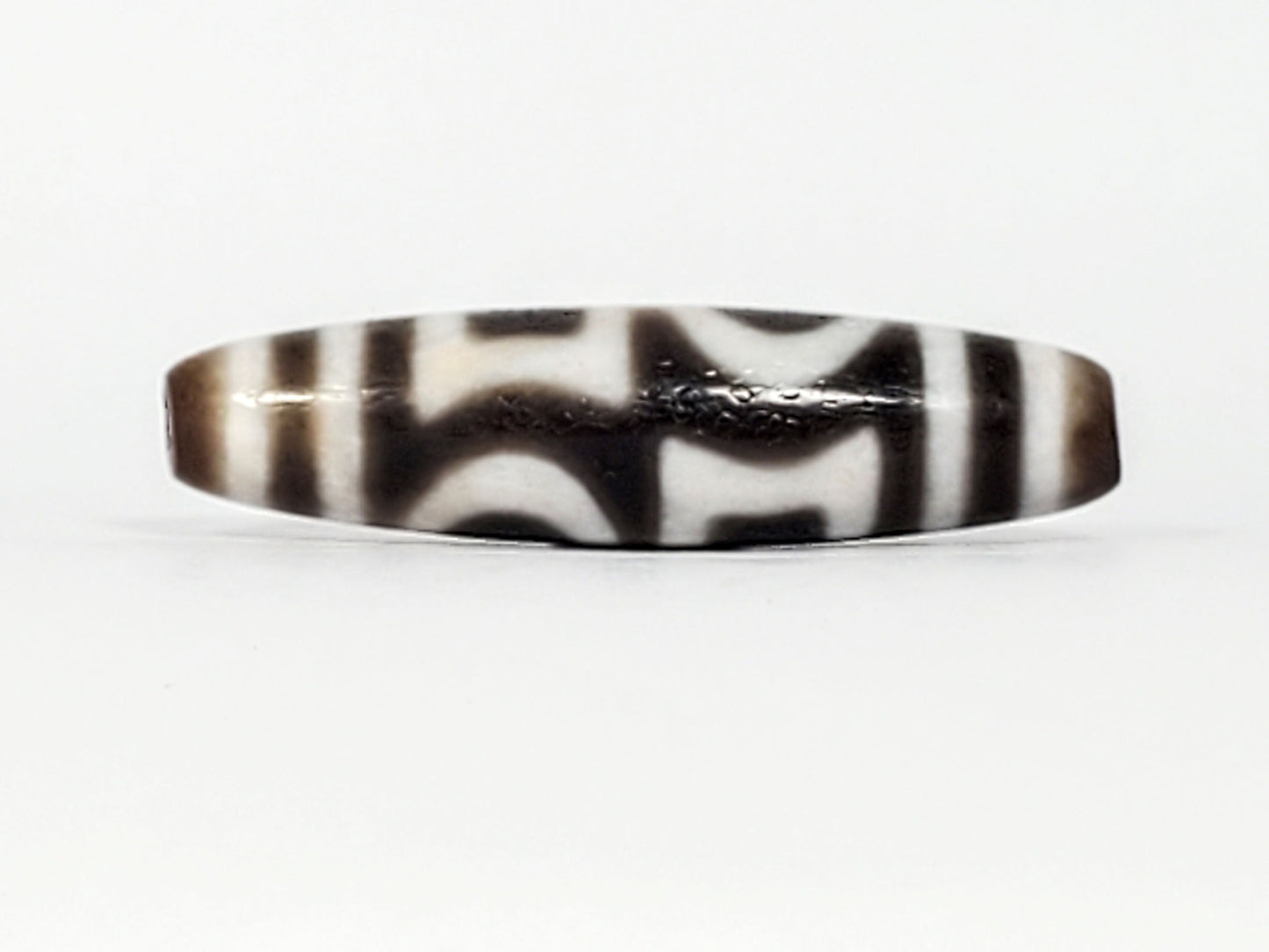 Fourth face of antique Double H&E Dzi — arch forms and stripe dividers on grey-brown agate