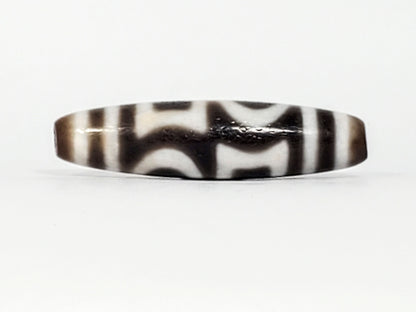 Fourth face of antique Double H&E Dzi — arch forms and stripe dividers on grey-brown agate