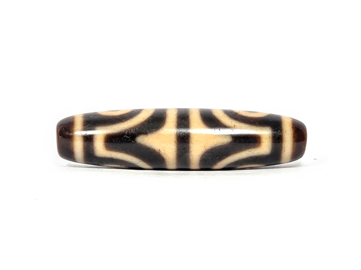 Second tiger tooth face of antique Tibetan dzi bead showing angular pointed tiger tooth motif, At-082525-4ETT