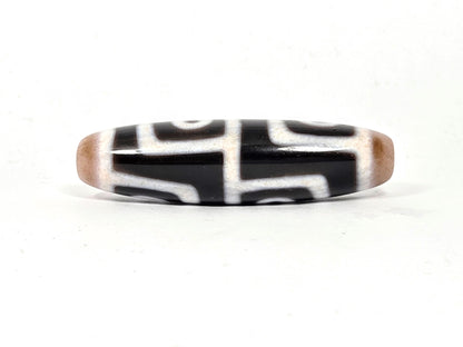 At-042626-4E3 connector face, bold white labyrinthine step lines on pitch-black agate, unretouched