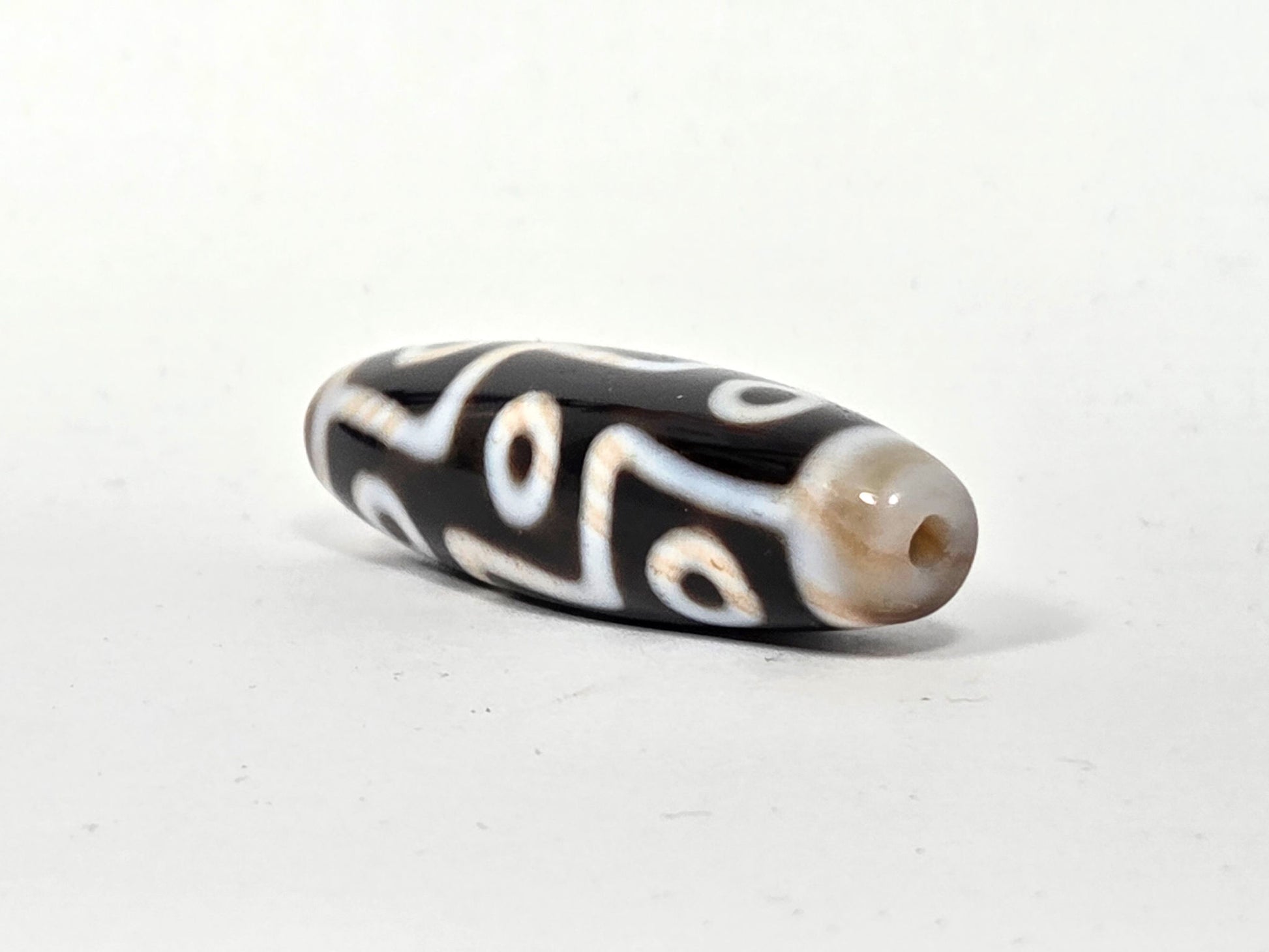 At-060326-9E5 end B grey-stone cap three-quarter pitch-black spindle 51.3mm dzi unretouched