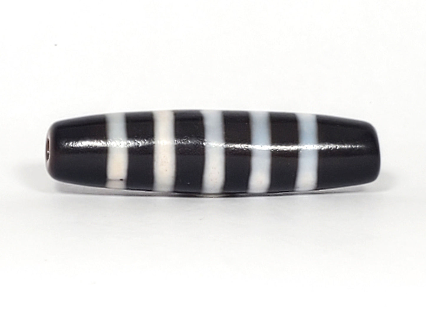 At-110223-9SBS, 44.7×11.6mm nine stripe Chung dzi, pitch-black ground, bright white stripes, bloodspots, unretouched