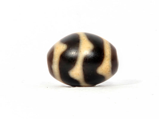 Antique Tibetan round dzi bead with double wave motif — genuine natural agate,200+ years old