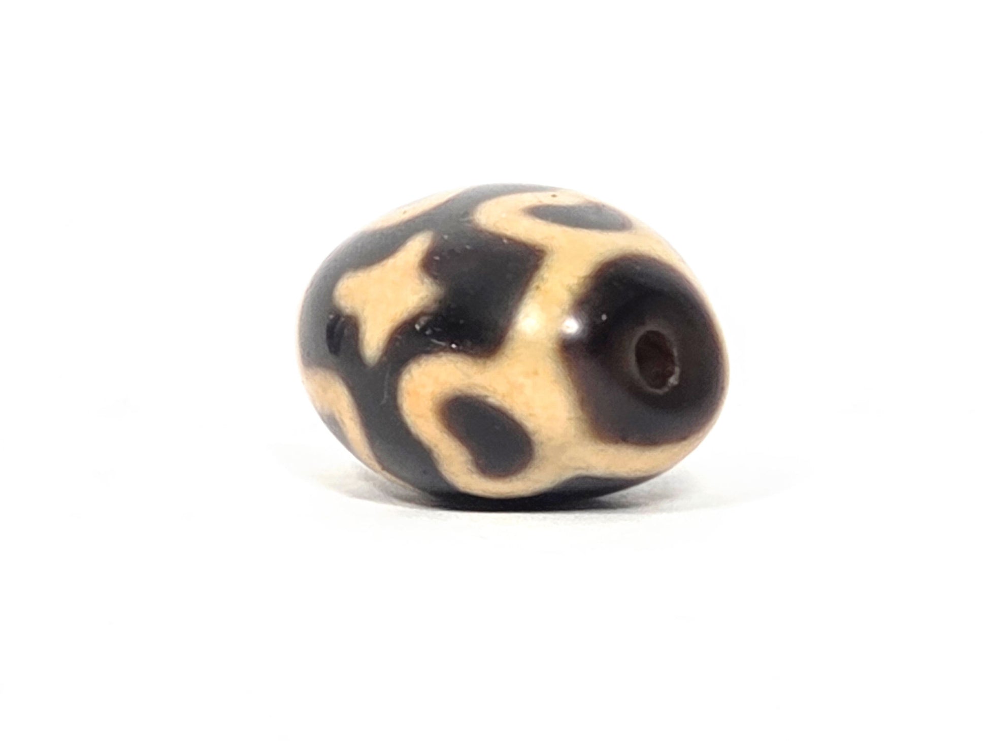 At-121025-6ELC2 antique round six eye lotus cross dzi, drill end view, dark end cap, hole centred, unretouched