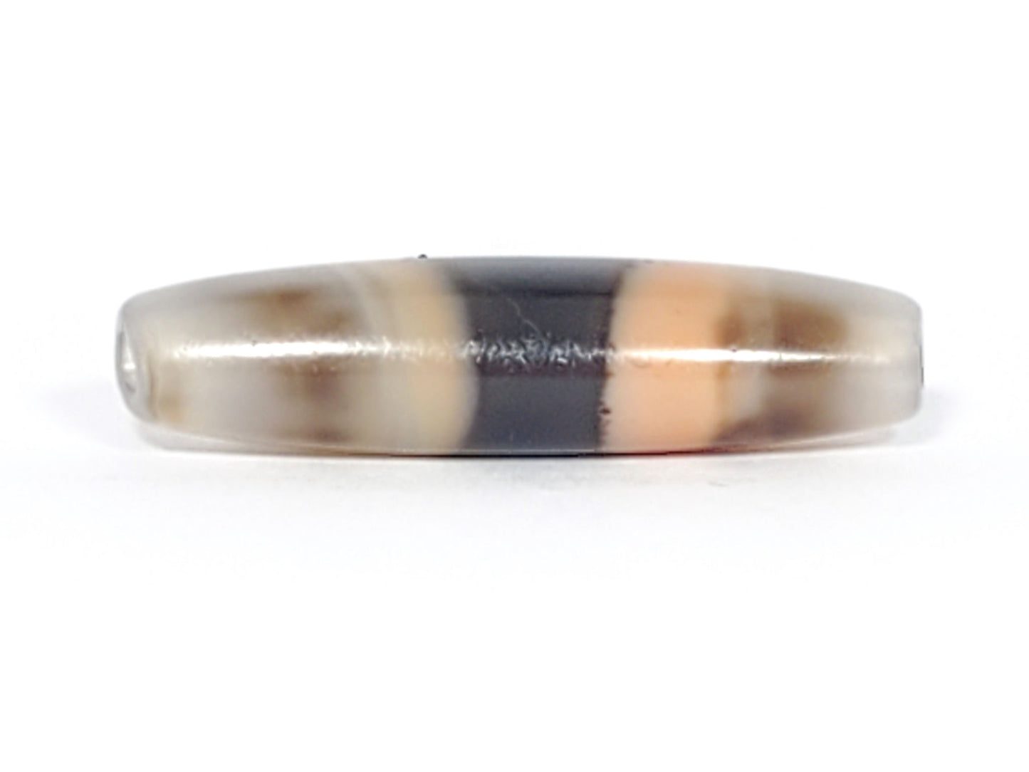 At-061526-1SBow, upper profile bow arc, grey-white left zone with agate banding, peach-orange right, unretouched