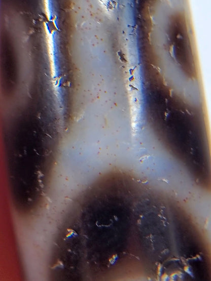古董藏传六眼莲花纹天珠带血沁 (TiD-Ant-B-SiEL-100724)