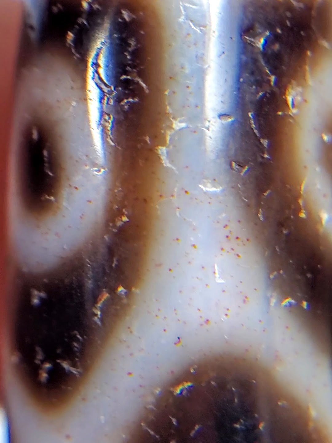 古董藏传六眼莲花纹天珠带血沁 (TiD-Ant-B-SiEL-100724)